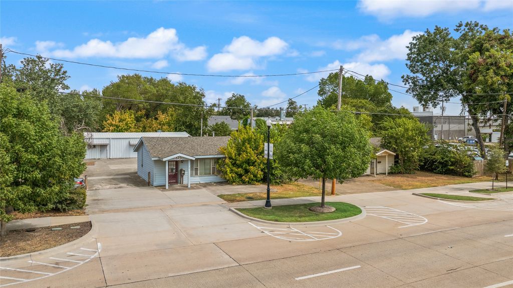 325 & 331 E Main Street, Lewisville, TX 75057 — exterior