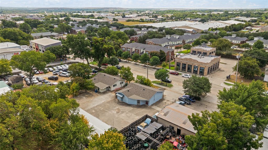 325 & 331 E Main Street, Lewisville, TX 75057 — photo 3