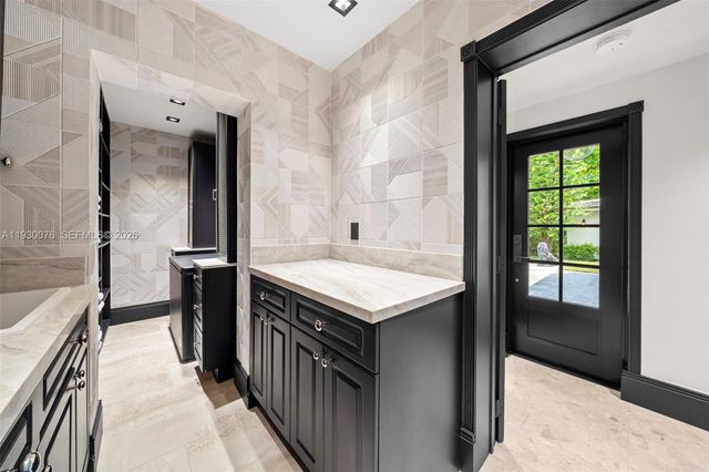 980 Belle Meade Island Dr, Miami, FL 33138