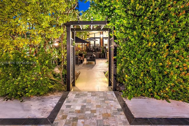 980 Belle Meade Island Dr, Miami, FL 33138