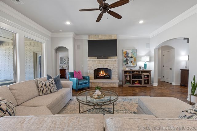 5104 W Birmingham Street, Broken Arrow, OK 74011