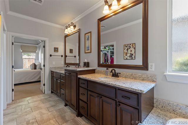 5104 W Birmingham Street, Broken Arrow, OK 74011