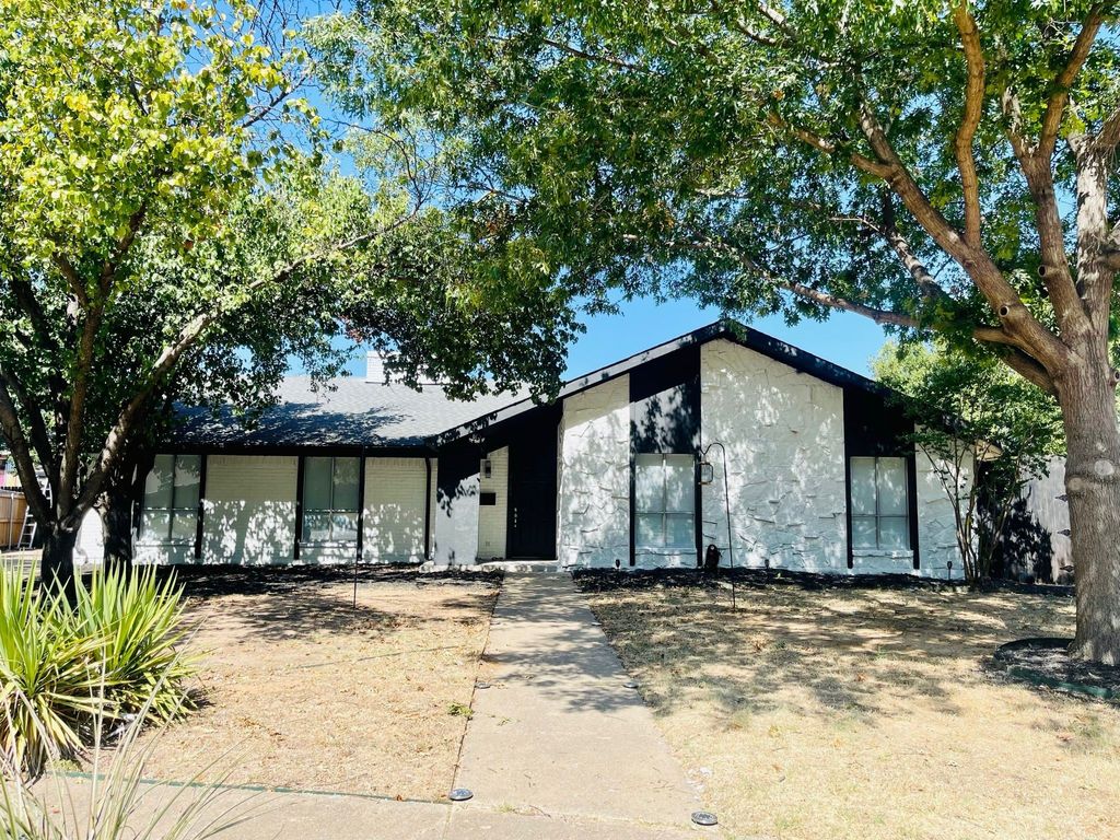 2605 Twinpost Court, Irving, TX 75062