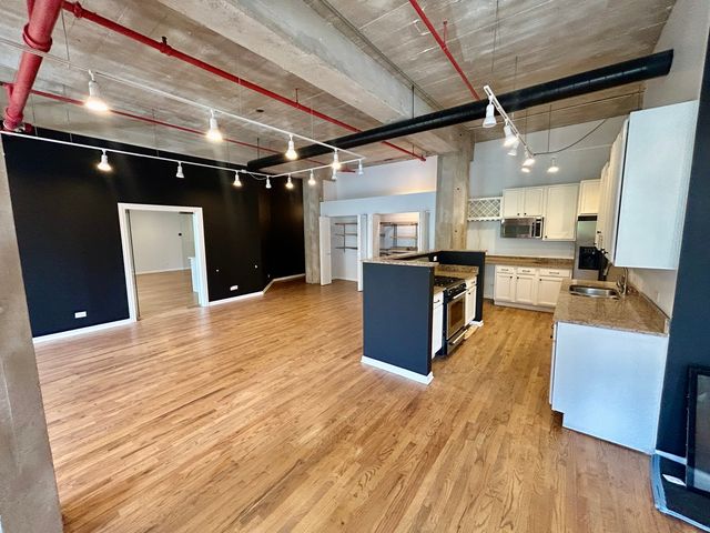 1327 W Washington Boulevard 2BC, Chicago, IL 60607