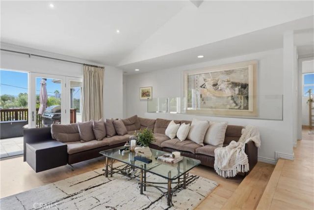10335 Orton, Los Angeles, CA 90064