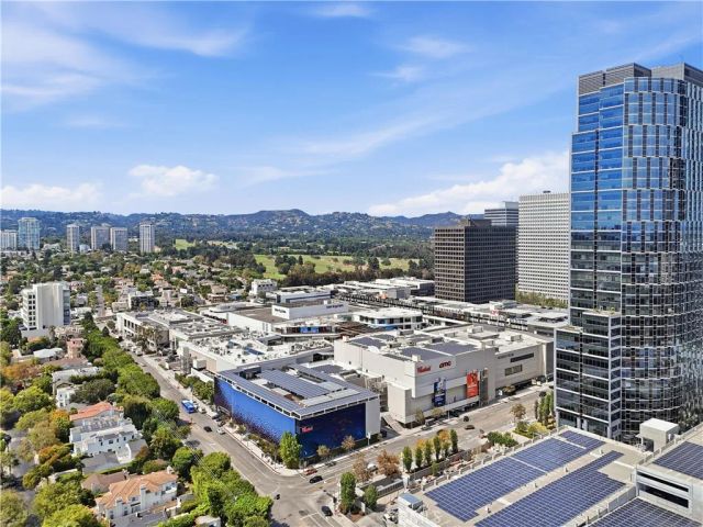 10335 Orton, Los Angeles, CA 90064