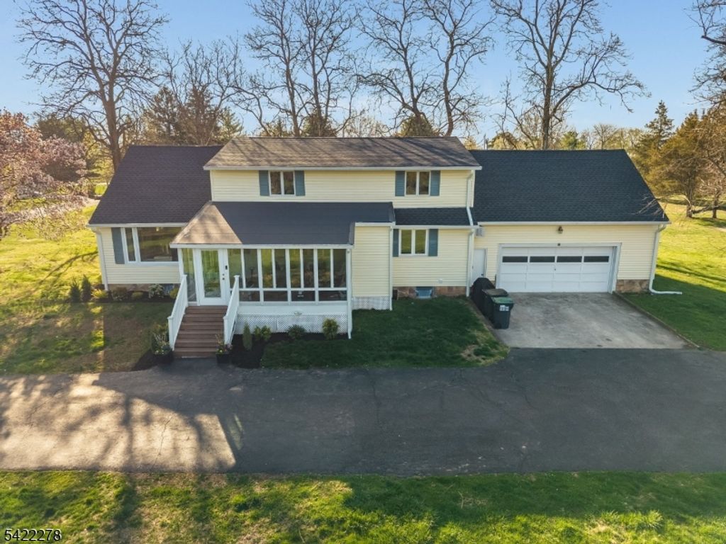 2 Mountain View Rd, Readington Twp., NJ 08889