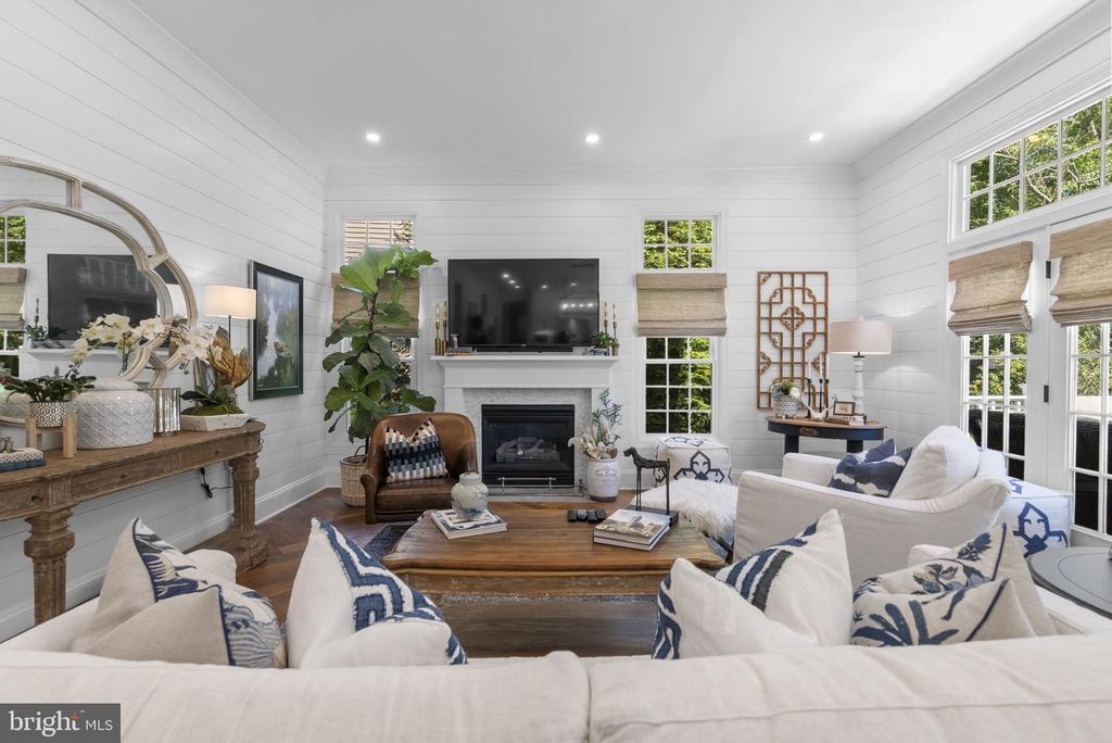 Image 25 of property listing at 4620 BRIGHTWOOD RD, Olney, MD 20832