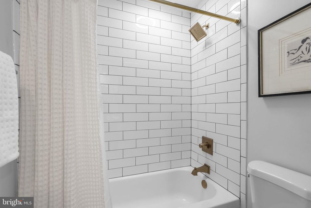 Image 40 of property listing at 4620 BRIGHTWOOD RD, Olney, MD 20832