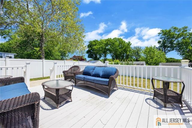 32 Bucknell Road, Old Bridge, NJ 08859