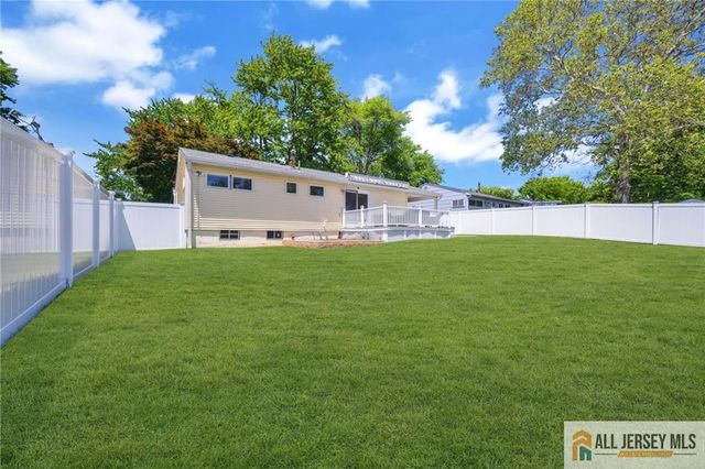 32 Bucknell Road, Old Bridge, NJ 08859