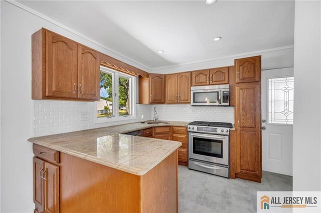 32 Bucknell Road, Old Bridge, NJ 08859