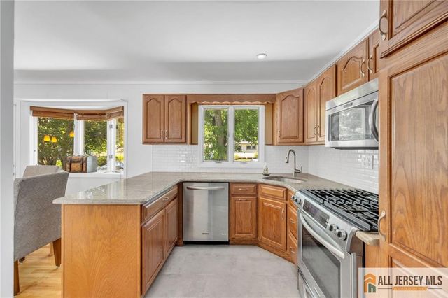 32 Bucknell Road, Old Bridge, NJ 08859