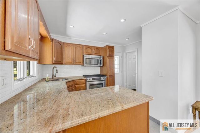 32 Bucknell Road, Old Bridge, NJ 08859