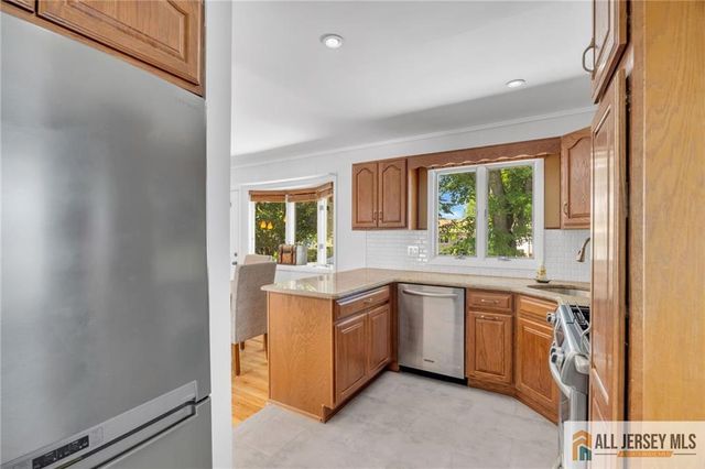 32 Bucknell Road, Old Bridge, NJ 08859