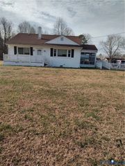 1892 York River Rd, Shacklefords, VA 23156