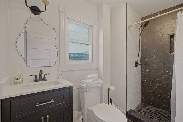 102 Broadway 1C, Newport, RI 02840