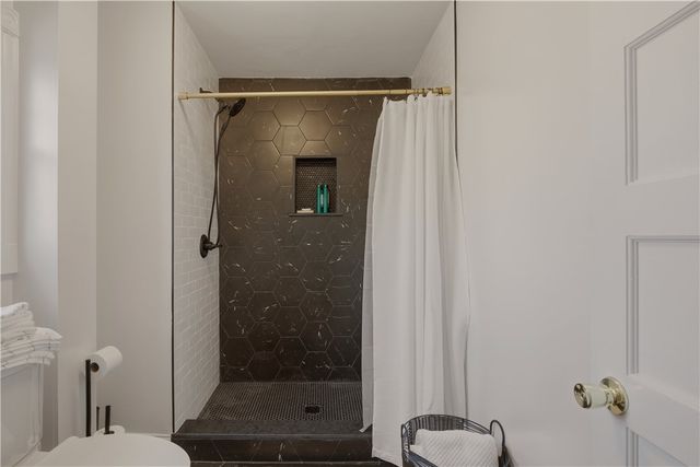 102 Broadway 1C, Newport, RI 02840