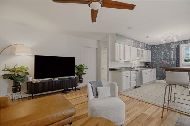 102 Broadway 1C, Newport, RI 02840