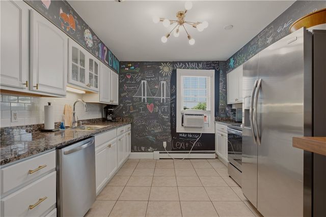 102 Broadway 1C, Newport, RI 02840