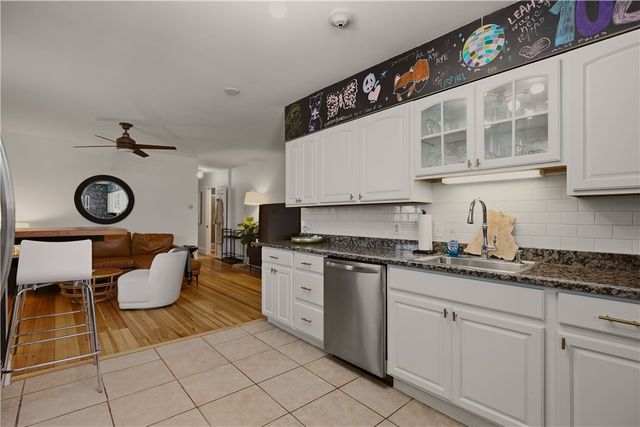 102 Broadway 1C, Newport, RI 02840