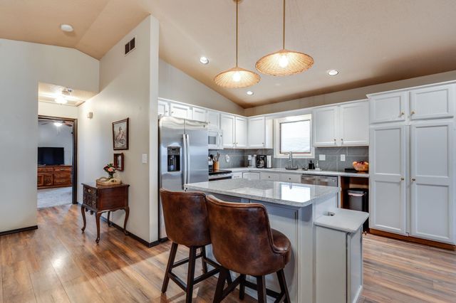 7409 E Brookview Cir, Wichita, KS 67226