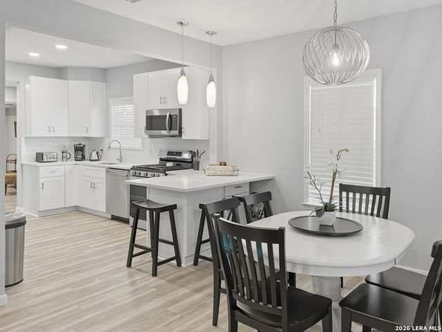 210 Dumoulin, San Antonio, TX 78210