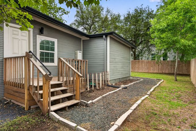 210 Dumoulin, San Antonio, TX 78210