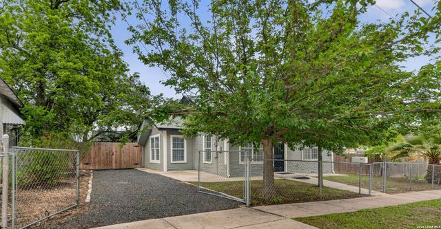 210 Dumoulin, San Antonio, TX 78210