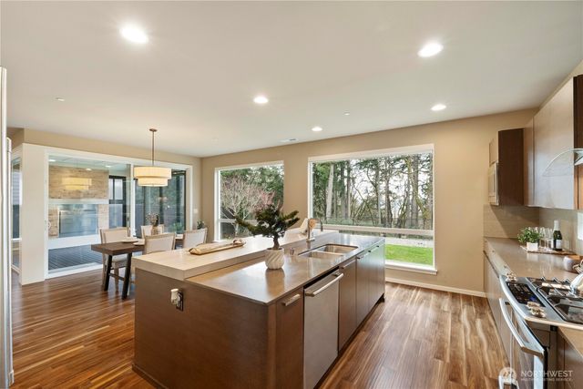 27803 105th Avenue SE, Kent, WA 98030