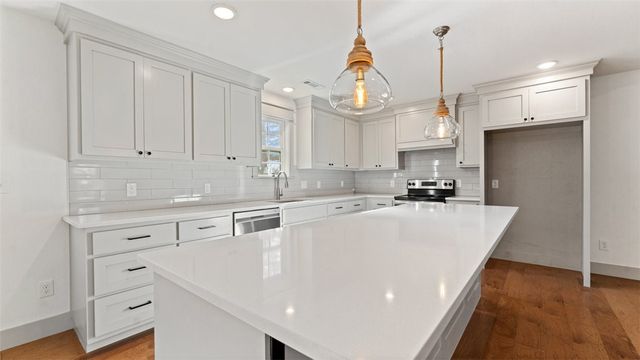 7 Tiverton Lane, Bella Vista, AR 72715