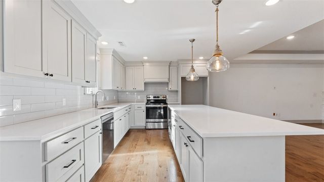 7 Tiverton Lane, Bella Vista, AR 72715