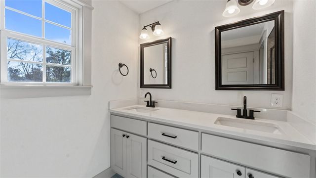 7 Tiverton Lane, Bella Vista, AR 72715