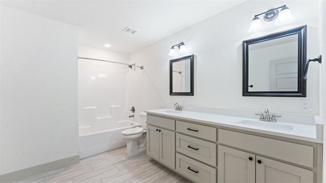 7 Tiverton Lane, Bella Vista, AR 72715