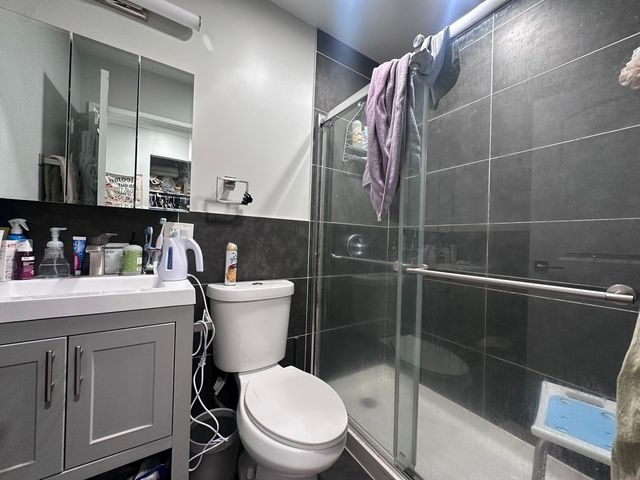 541 W OAKDALE Avenue 404, Chicago, IL 60657