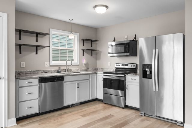 306 Lugano Ln, Clarksville, TN 37040