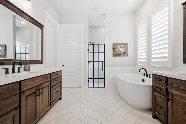 1208 Broadmoor Way, Roanoke, TX 76262