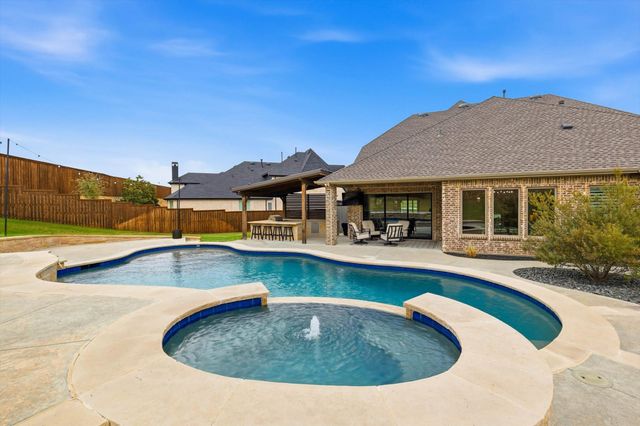 1208 Broadmoor Way, Roanoke, TX 76262