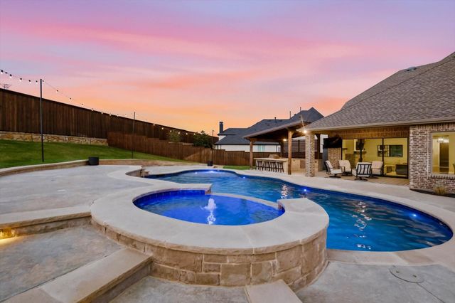 1208 Broadmoor Way, Roanoke, TX 76262