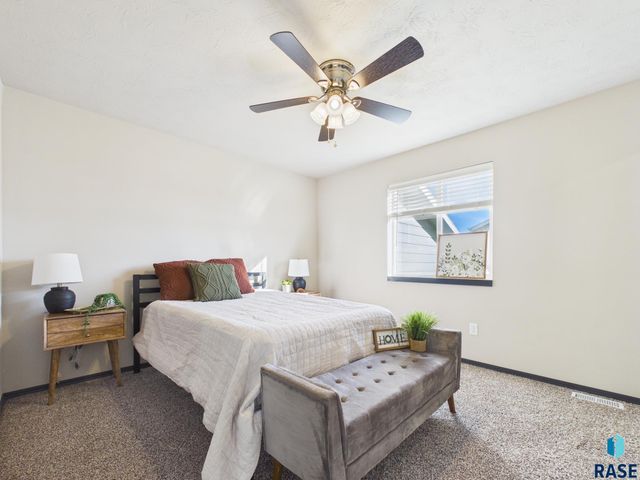 1013 Birch St Street, Harrisburg, SD 57032