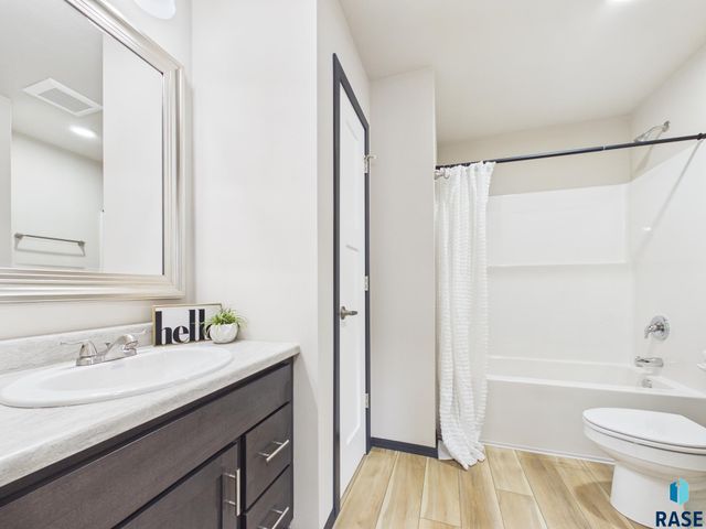 1013 Birch St Street, Harrisburg, SD 57032