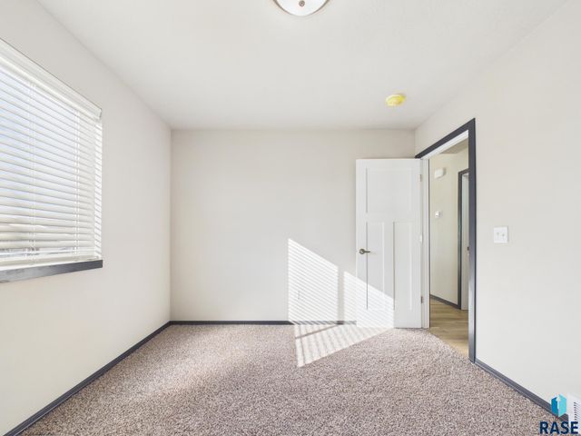 1013 Birch St Street, Harrisburg, SD 57032