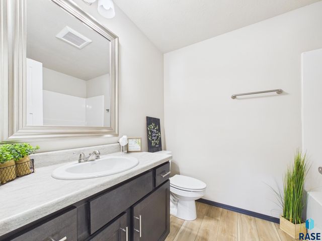 1013 Birch St Street, Harrisburg, SD 57032