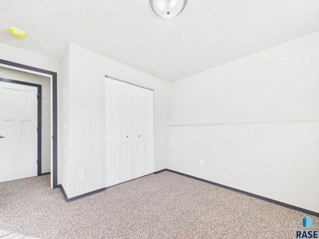 1013 Birch St Street, Harrisburg, SD 57032