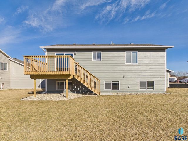 1013 Birch St Street, Harrisburg, SD 57032