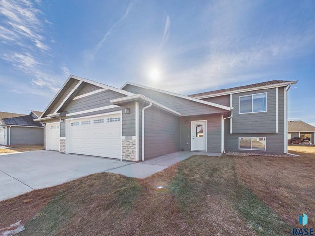 1013 Birch St Street, Harrisburg, SD 57032
