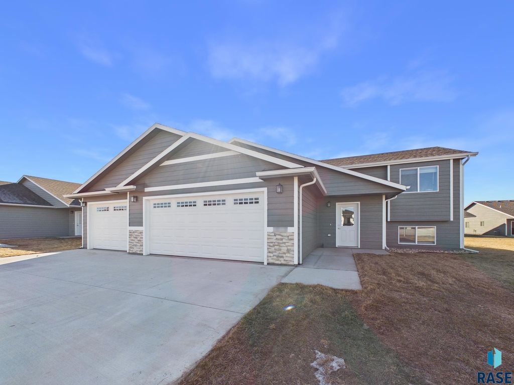 1013 Birch St Street, Harrisburg, SD 57032