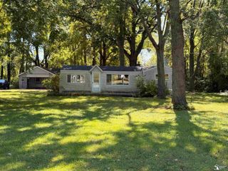 2807 W Smith Road, Lambertville, MI 48144