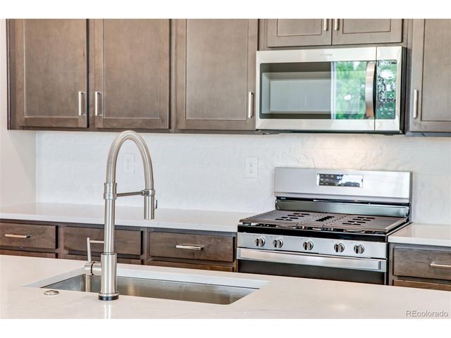 1418 Hudson Pl, Longmont, CO 80501