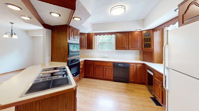 81 Hamill Road, Huntington, WV 25701